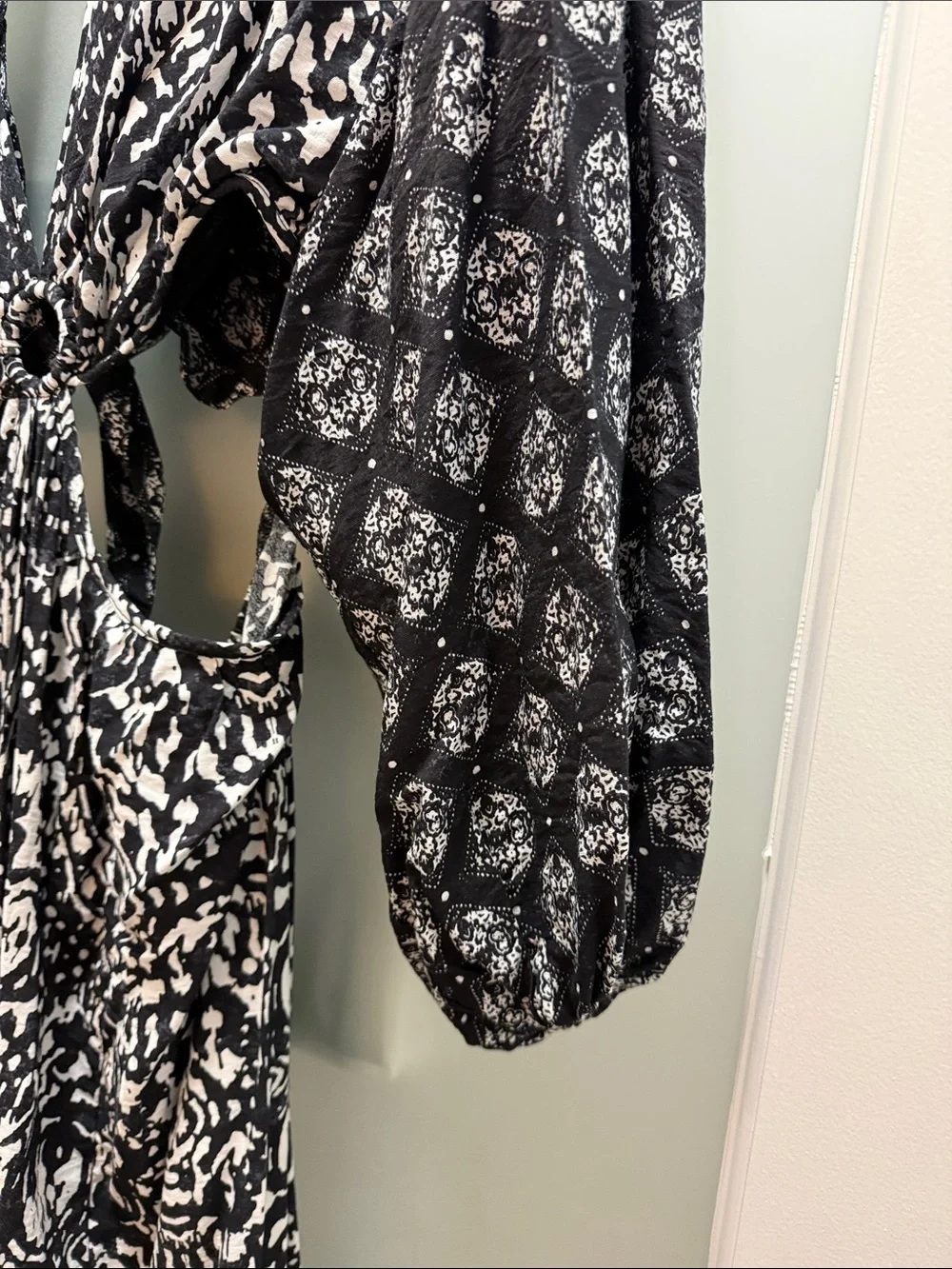 Abercrombie & Fitch Black and White Cutout Maxi Dress